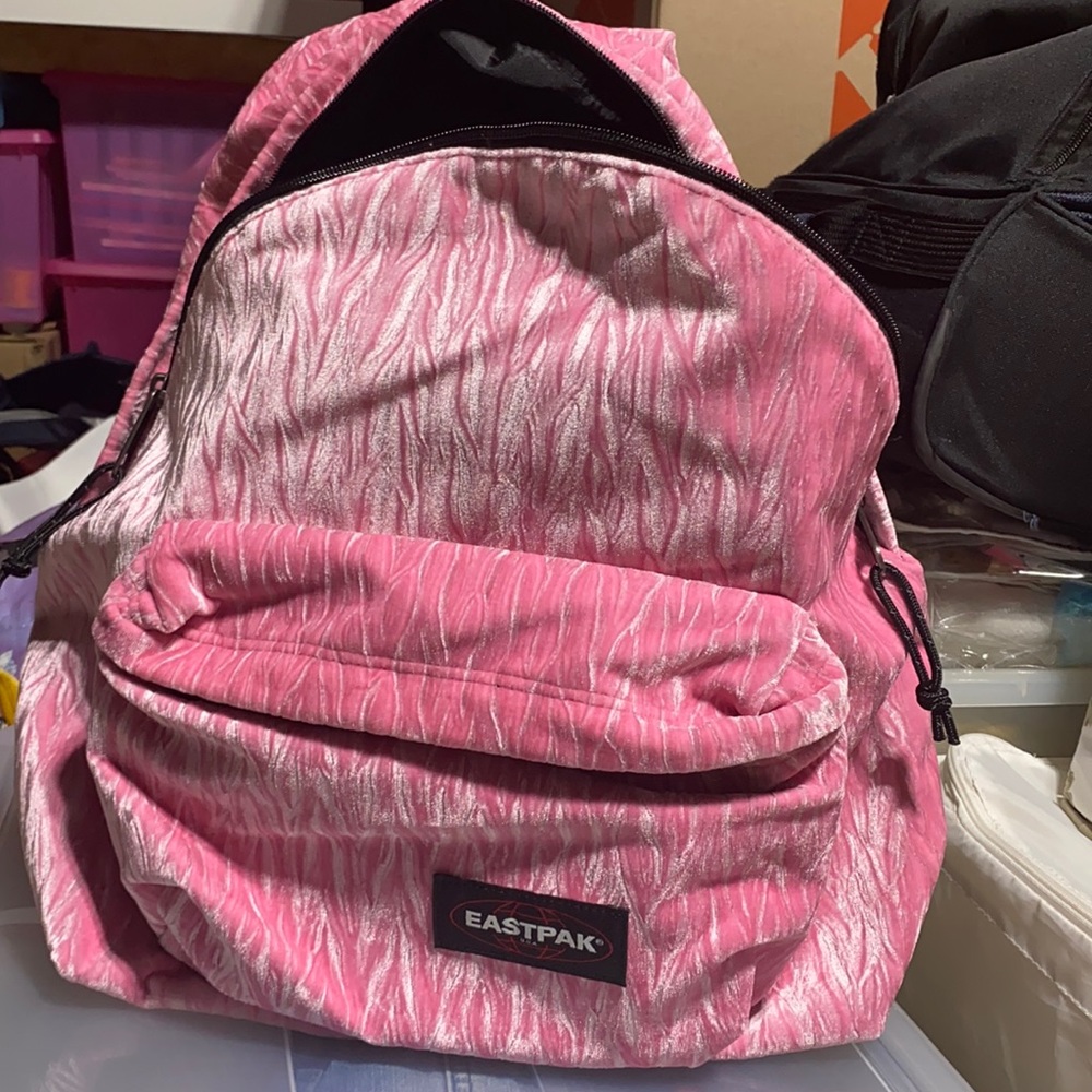 Brand new with tags, velvet pink.